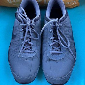 Men's Nike Athletic Shoes Size 11 Grey/ Black